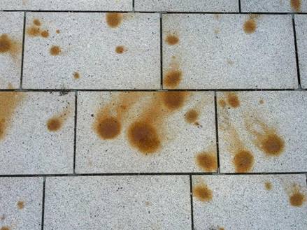 Ausblühungen bei Naturstein Vorbeugen, erkennen, entfernen